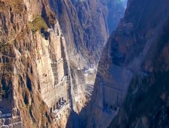 為建烏東德水電站，在峽谷底部挖90米深洞穴，用來(lái)干嘛的？