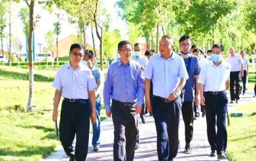 國(guó)家電投集團(tuán)黨組成員、副總經(jīng)理王樹(shù)東一行赴七師胡楊河市調(diào)研
