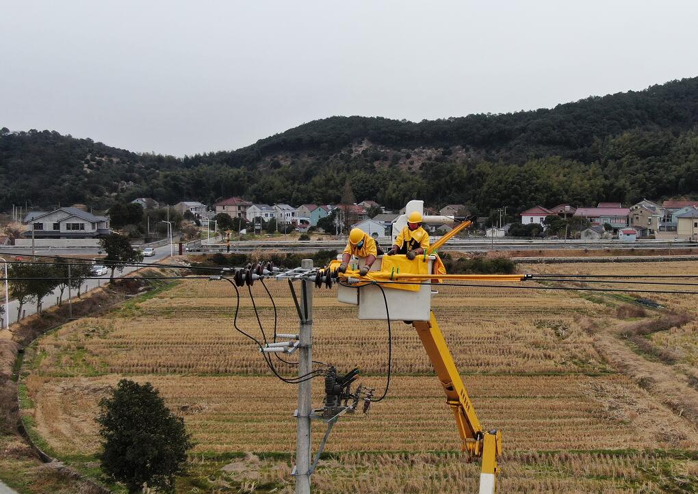 國(guó)網(wǎng)余姚市供電公司：寒潮中配網(wǎng)改造，發(fā)電車保障居民溫暖度冬