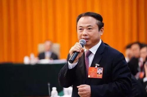發(fā)展智慧型儲(chǔ)能電站 助力實(shí)現(xiàn)“碳達(dá)峰、碳中和”——訪全國人大代表、天能控股集團(tuán)董事長張?zhí)烊? width=