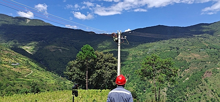 鳳慶供電局新華供電所供電火力全開，助力當(dāng)?shù)乜緹煯a(chǎn)業(yè) 穩(wěn)定發(fā)展