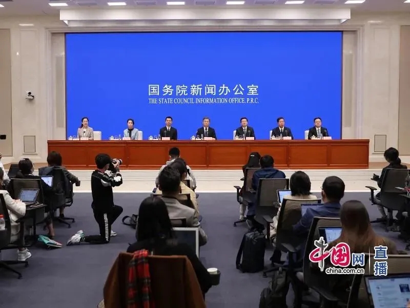 國務院能源保供會：加快推進風、光大基地建設，促進清潔能源多發(fā)滿發(fā)