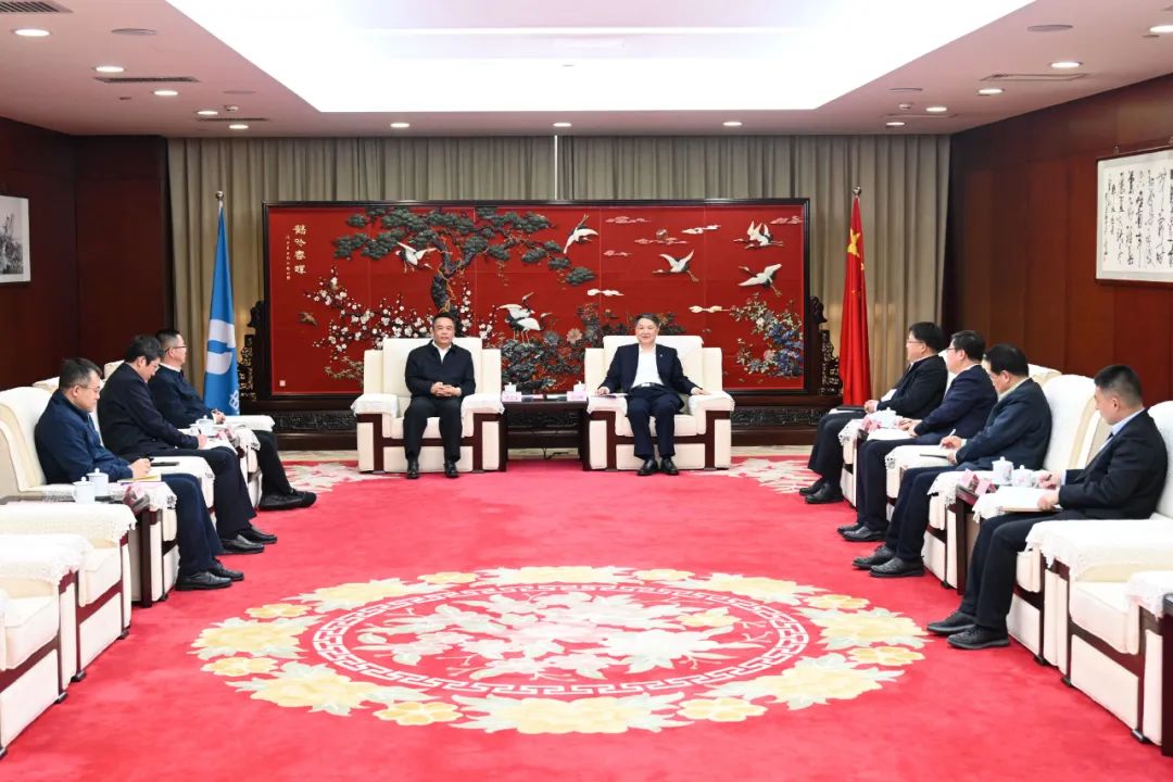 溫樞剛會見哈電集團董事長、黨委書記曹志安