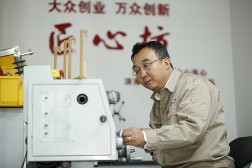 國家電網(wǎng)公司黨組培育選樹“時代楷?！薄氨崩杳鳌⒛虾＼姟? width=