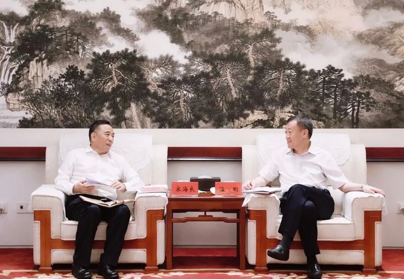 宋海良孫洪水與中國融通集團董事長溫剛、總經(jīng)理馬正武座談