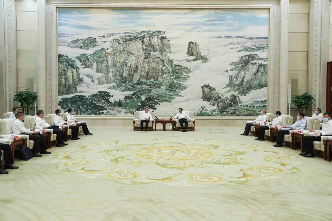 國家電網(wǎng)董事長辛保安與河北省委書記倪岳峰、省長王正譜會談