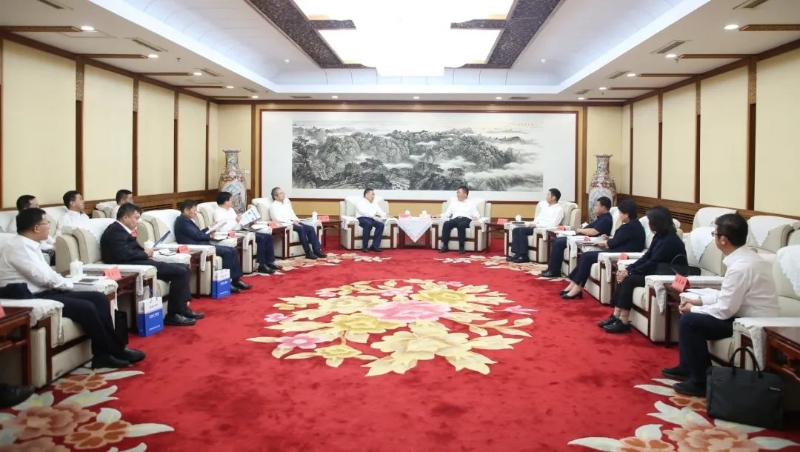 宋海良與內(nèi)蒙古自治區(qū)黨委常委、呼和浩特市委書記包鋼座談