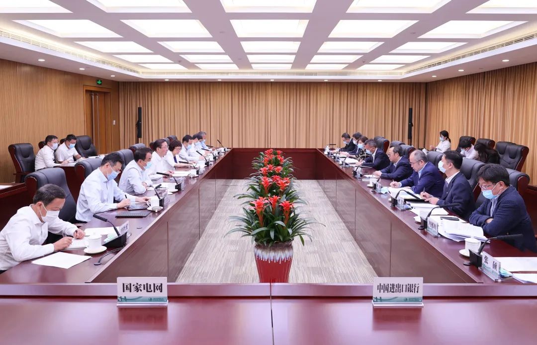 國家電網(wǎng)公司董事長、黨組書記辛保安與進出口銀行董事長吳富林會談