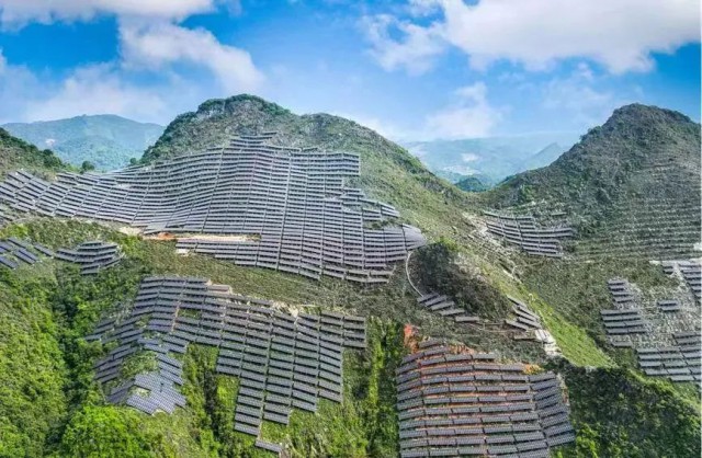 全國首例！吉電股份“大容量、高坡度”集中式山地光伏項(xiàng)目并網(wǎng)