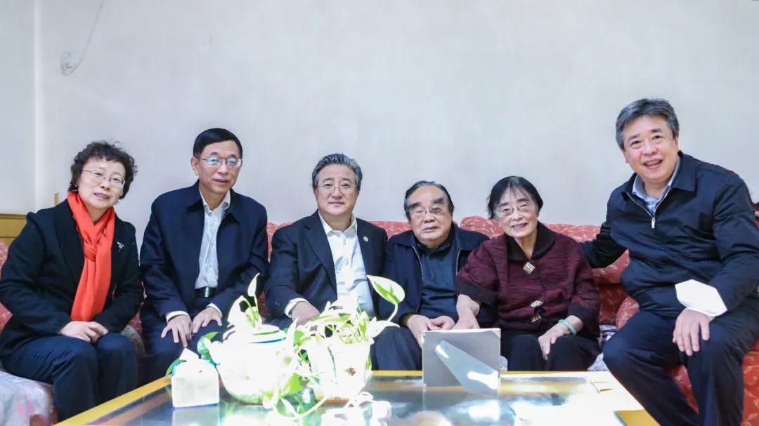 余劍鋒春節(jié)前夕看望慰問核工業(yè)老領(lǐng)導蔣心雄、陳肇博