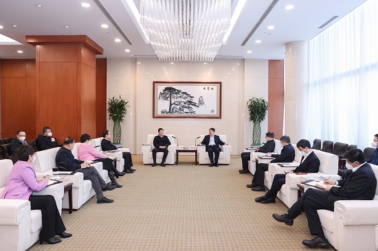 溫樞剛鄧建玲會(huì)見(jiàn)鄂爾多斯市委書(shū)記李理、市長(zhǎng)杜匯良