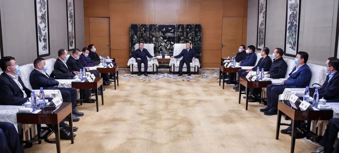 大唐集團黨組書記、董事長鄒磊與陜投集團董事長袁小寧、總經(jīng)理趙軍會談