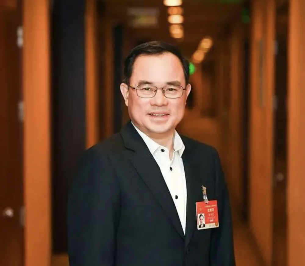 【兩會(huì)好聲音】全國人大代表朱華榮：建議主流燃油車消費(fèi)稅改革、保障新能源汽車健康協(xié)同發(fā)展