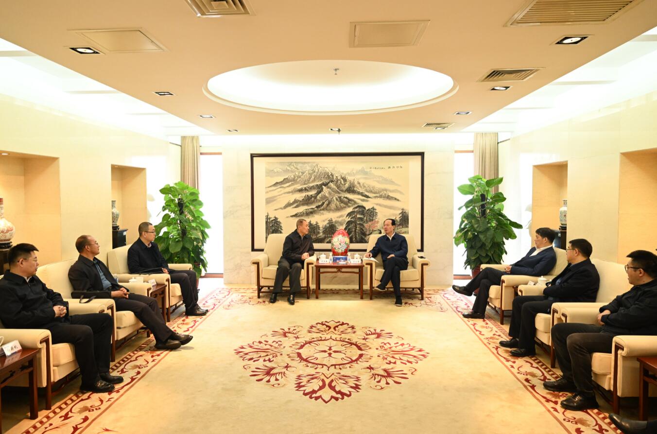 中國(guó)電建黨委書記、董事長(zhǎng)丁焰章會(huì)見(jiàn)內(nèi)蒙古能源集團(tuán)黨委書記、董事長(zhǎng)何雨春