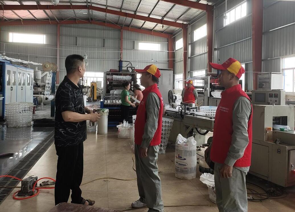 國網(wǎng)石首市供電公司“電”亮綠色經(jīng)濟(jì)，為企業(yè)降成本“支招”