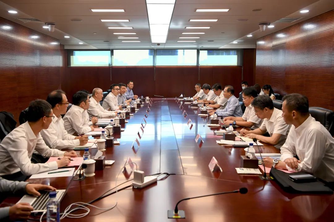 華電集團(tuán)黨組書記、董事長江毅會(huì)見隆基綠能總裁李振國