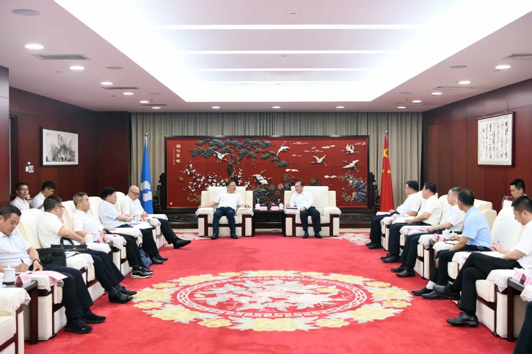 江毅與廣西壯族自治區(qū)人民政府黨組成員、國資委黨委書記秦如培舉行會(huì)談
