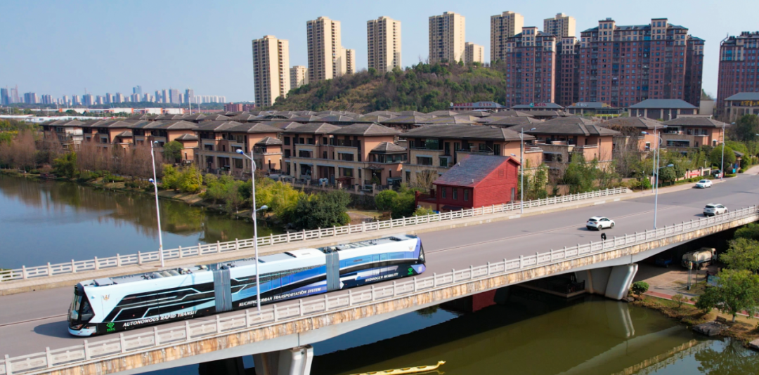我國自主研制，全球首輛氫能源智軌電車“出海”!