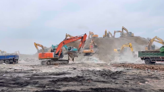 【防汛救災(zāi) 央企行動】爭分奪秒加固堤壩，中建集團馳援天津防汛抗洪一線