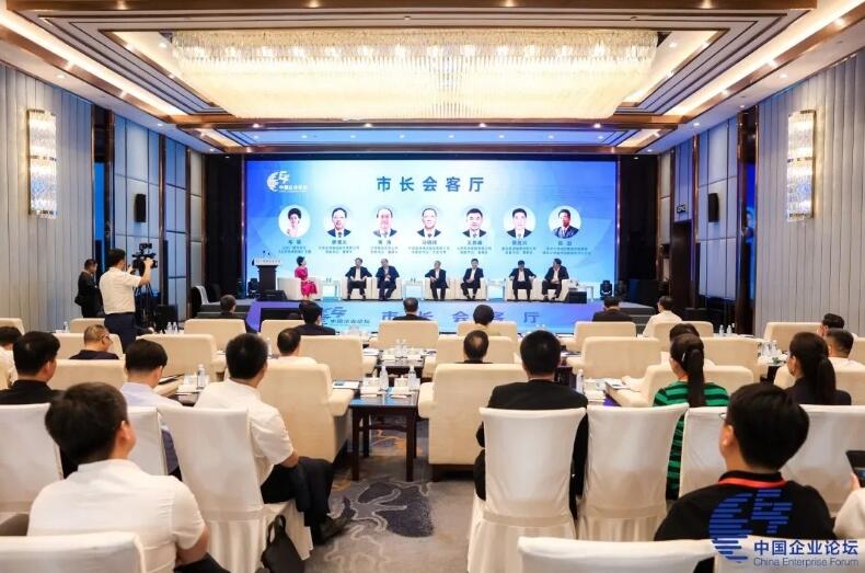 中國能建黨委副書記、工會主席馬明偉參加第六屆中國企業(yè)論壇