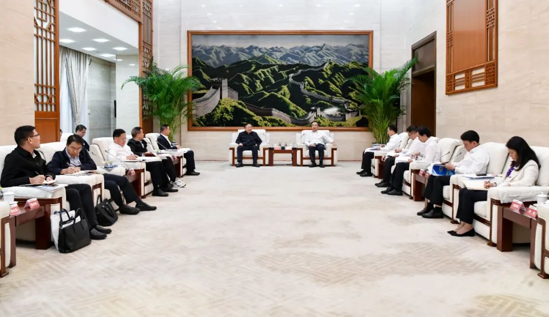 大唐集團(tuán)有限公司黨組書記、董事長鄒磊與廣西壯族自治區(qū)國資委黨委書記秦如培會(huì)談