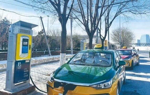 一天去四趟換電站，新能源出租車“不抗凍”怎么開