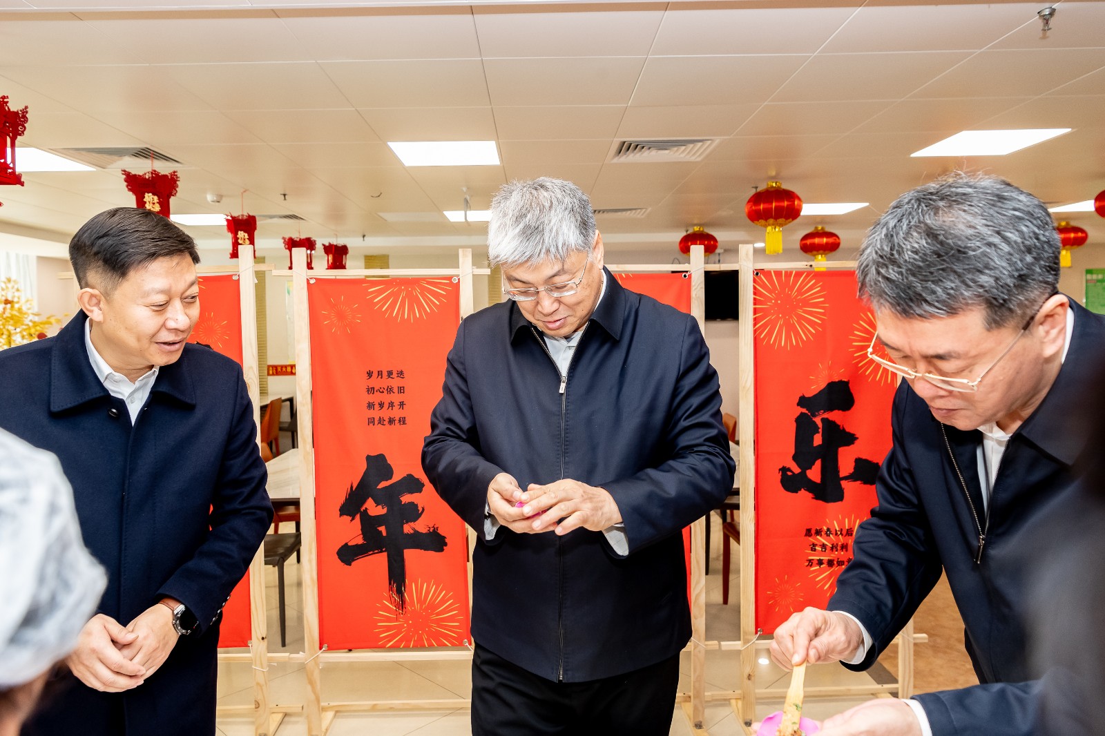 劉國躍參加春節(jié)生產(chǎn)運(yùn)營調(diào)度會