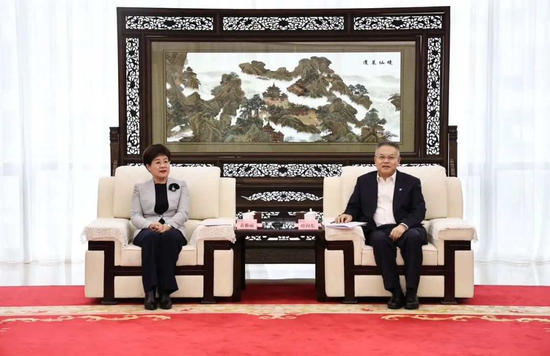 中國華電黨組副書記葉向東與阿拉善盟盟委書記黃雅麗舉行會(huì)談