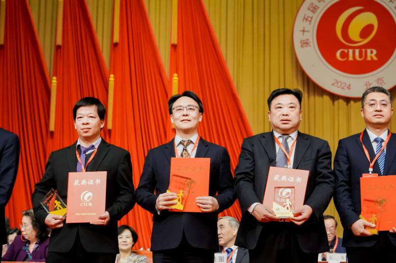 中國(guó)能建綠色建材公司黨委書(shū)記、董事長(zhǎng)，綠色先進(jìn)材料研究院院長(zhǎng)蔣洋榮獲“2023年中國(guó)產(chǎn)學(xué)研合作創(chuàng)新獎(jiǎng)”