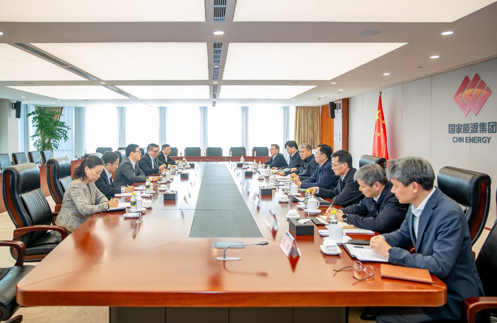 國家能源集團黨組書記、董事長劉國躍會見上海電氣集團黨委書記、董事長吳磊