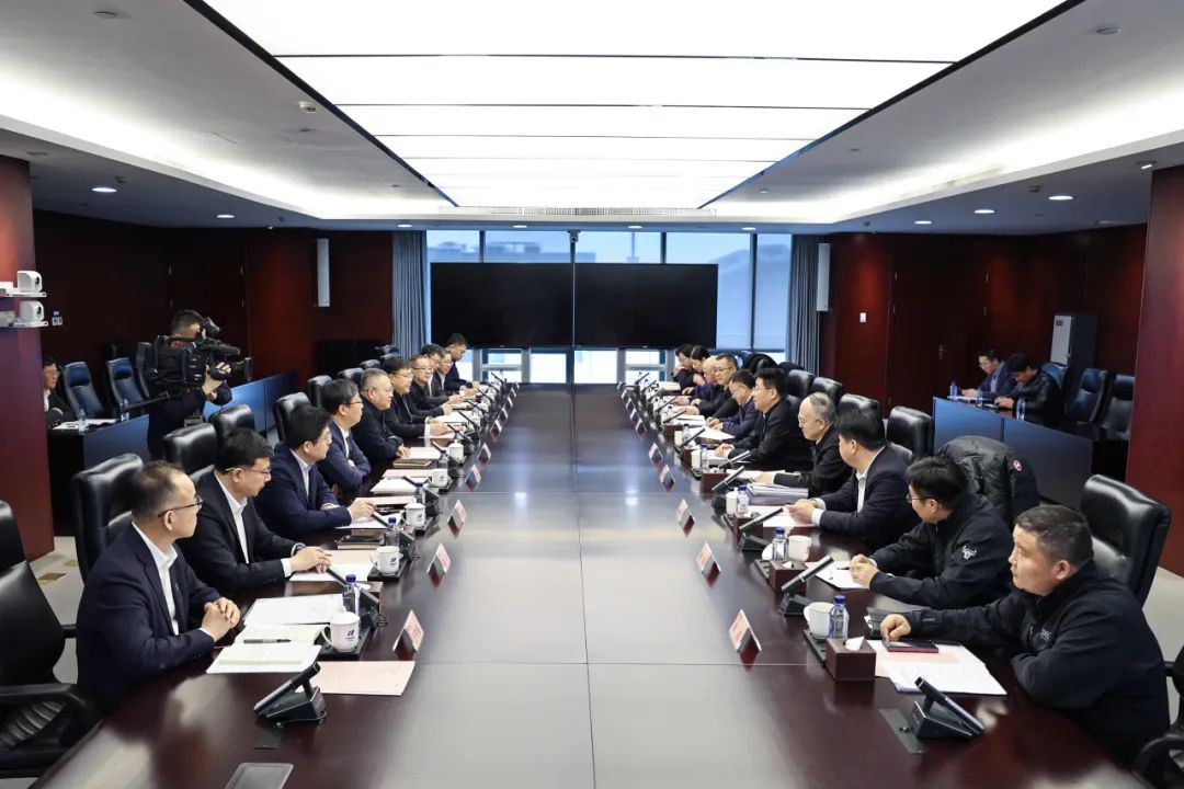 華電集團黨組副書記、總經(jīng)理葉向東與北京市副市長高朋舉行會談