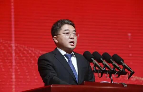 “垃圾大王”嚴圣軍，拿啥完成近千億投資?