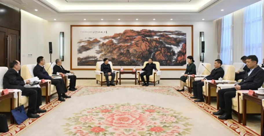 國家電投董事長劉明勝、總經(jīng)理栗寶卿拜會內(nèi)蒙古自治區(qū)黨委書記孫紹騁、自治區(qū)主席王莉霞