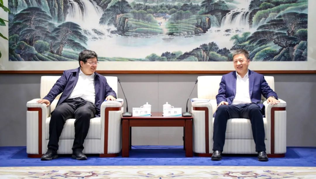 中國電氣裝備黨委副書記、總經(jīng)理周群會見濟南市副市長任廣鋒