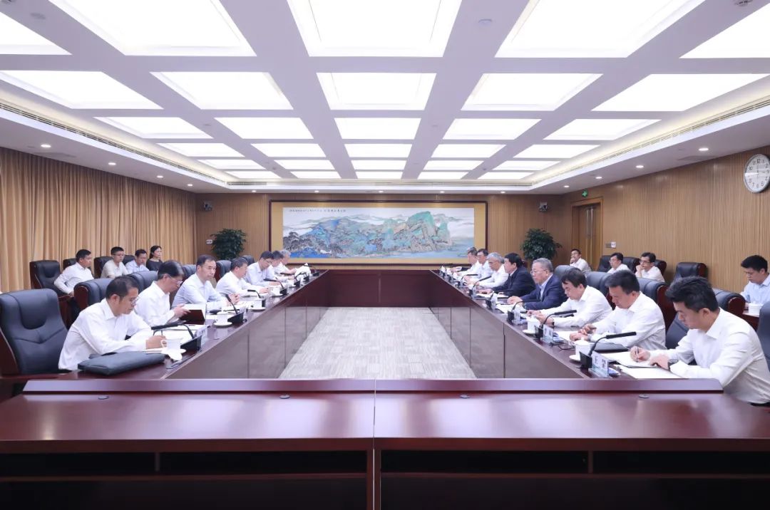 國家能源局黨組書記、局長章建華赴國家電網(wǎng)公司調(diào)研迎峰度夏電力保供工作
