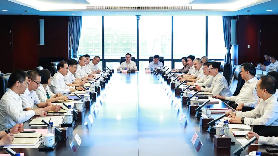 華電集團黨組書記、董事長江毅與廣西壯族自治區(qū)主席藍天立會談