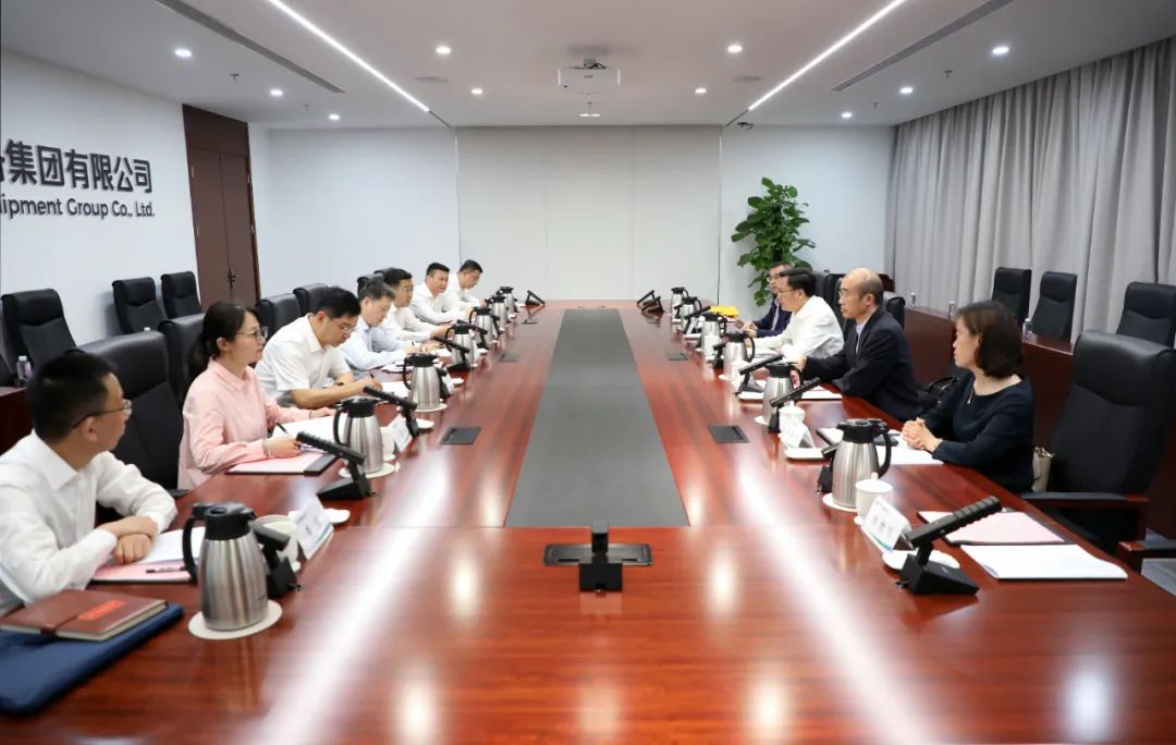 中國電氣裝備黨委副書記、總經(jīng)理周群會見上海市經(jīng)信委副主任湯文侃