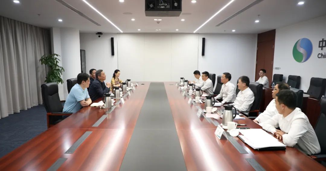 中國電氣裝備李洪鳳董事長、周群總經(jīng)理會見上海市經(jīng)信委副主任戎之勤