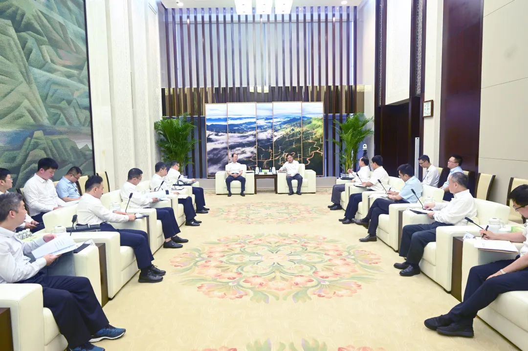 中國電建黨委書記、董事長丁焰章與國家電投黨組書記、董事長劉明勝會談