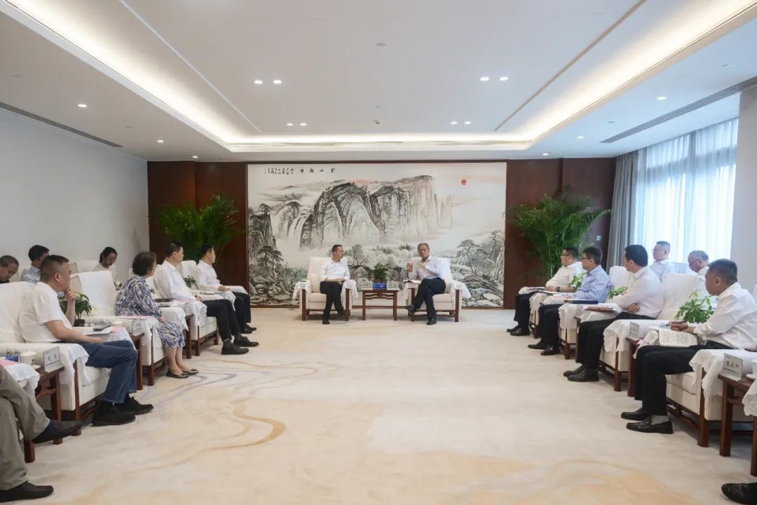 中國(guó)電建黨委副書記、總經(jīng)理王斌與北京市海淀區(qū)區(qū)長(zhǎng)李俊杰會(huì)談