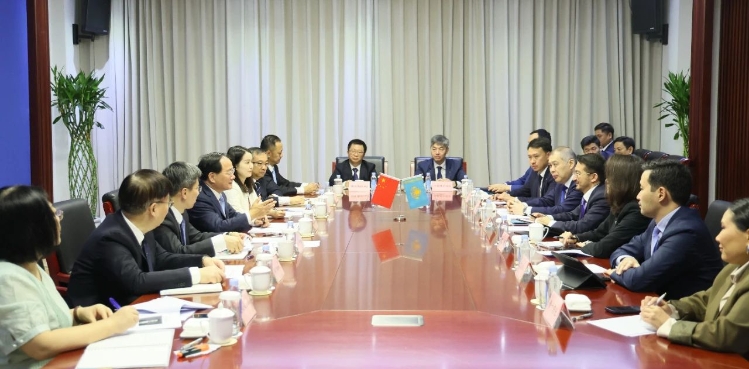 金壯龍會見哈薩克斯坦數字發(fā)展、創(chuàng)新和航空航天工業(yè)部部長扎斯蘭·馬季耶夫