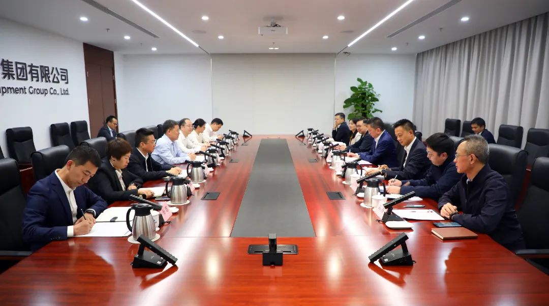 中國電氣裝備黨委書記、董事長李洪鳳會見上海市國資委黨委書記、主任賀青