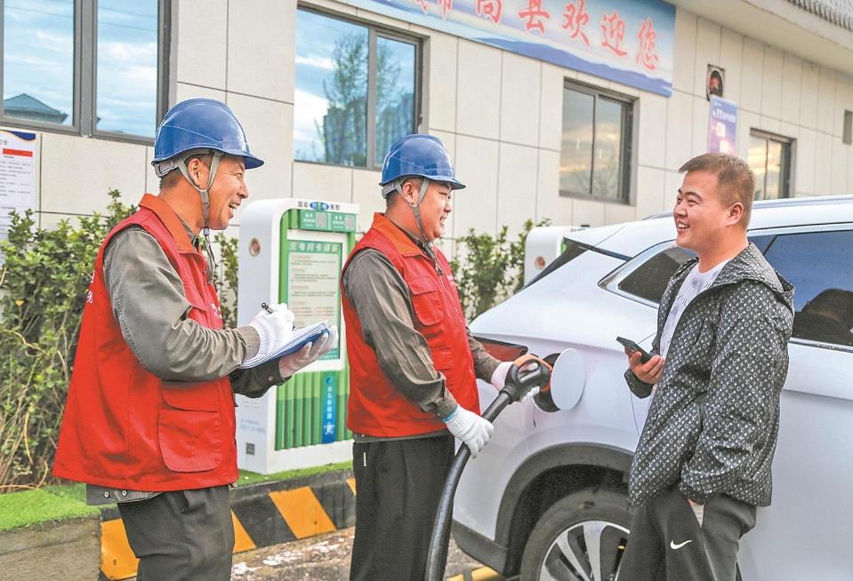 國網(wǎng)河南電力公司持續(xù)加大充電基礎(chǔ)設(shè)施建設(shè)力度，做好充電服務(wù)保障