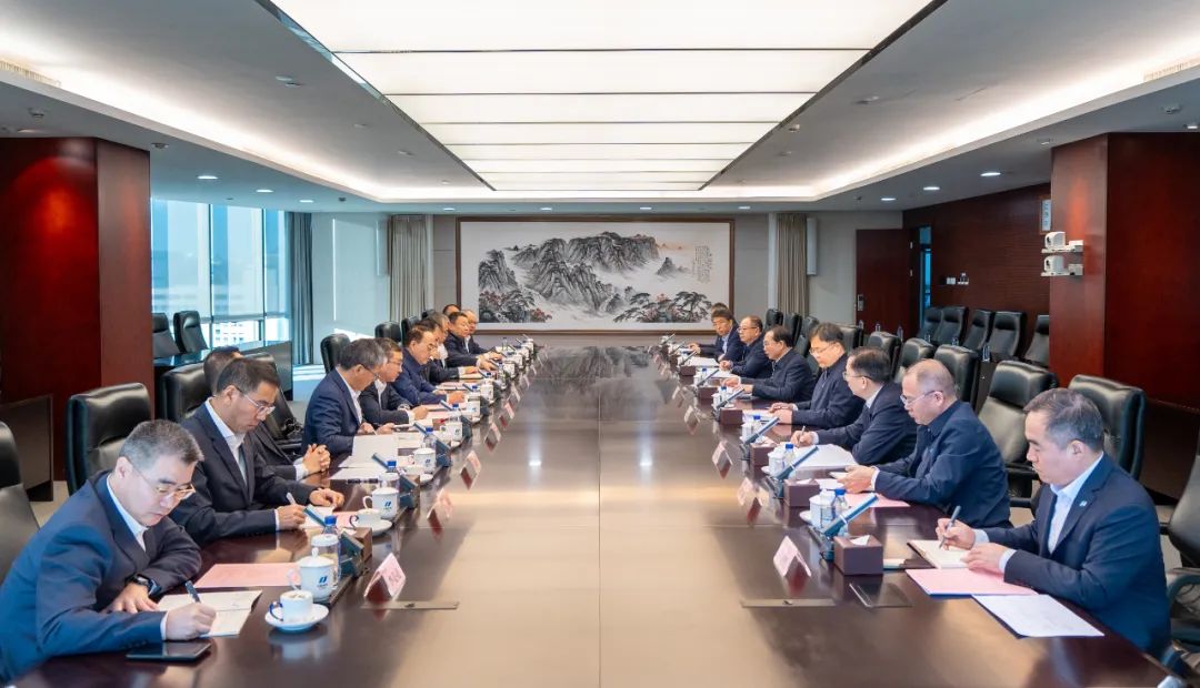 華電集團(tuán)黨組書記、董事長江毅會見中國中車黨委書記、董事長孫永才