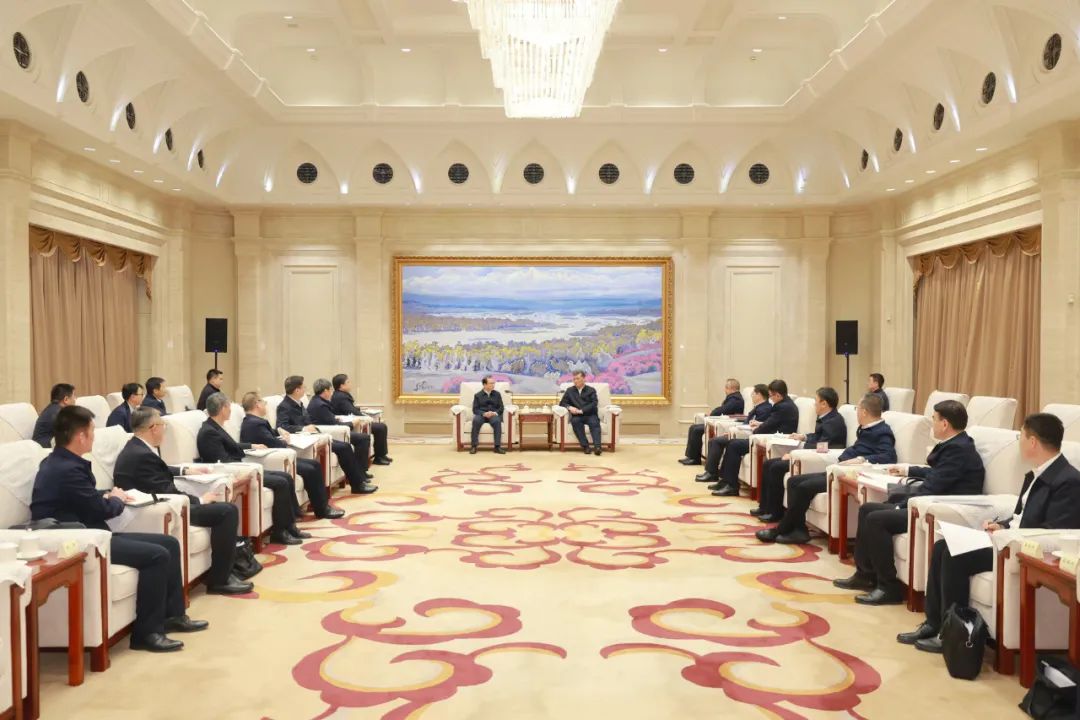 華電集團(tuán)黨組書記、董事長(zhǎng)江毅與新疆維吾爾自治區(qū)主要領(lǐng)導(dǎo)舉行會(huì)談