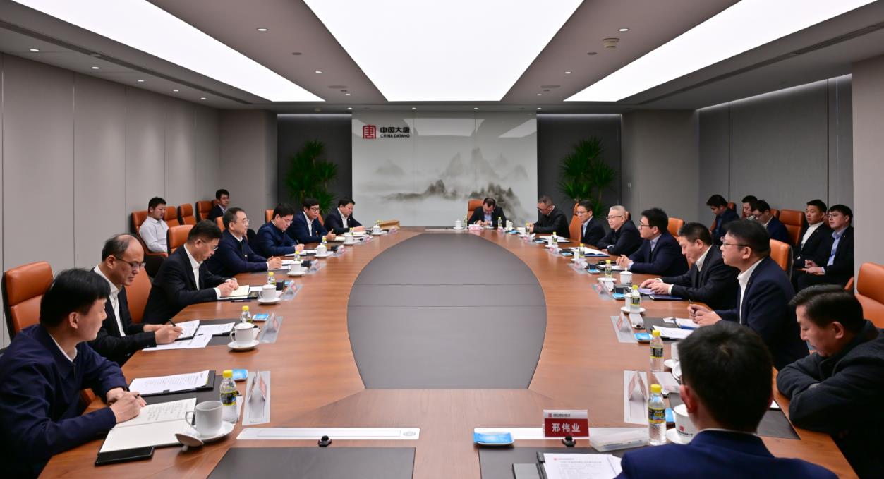 大唐集團黨組書記、董事長鄒磊與上海電氣黨委書記、董事長吳磊會談