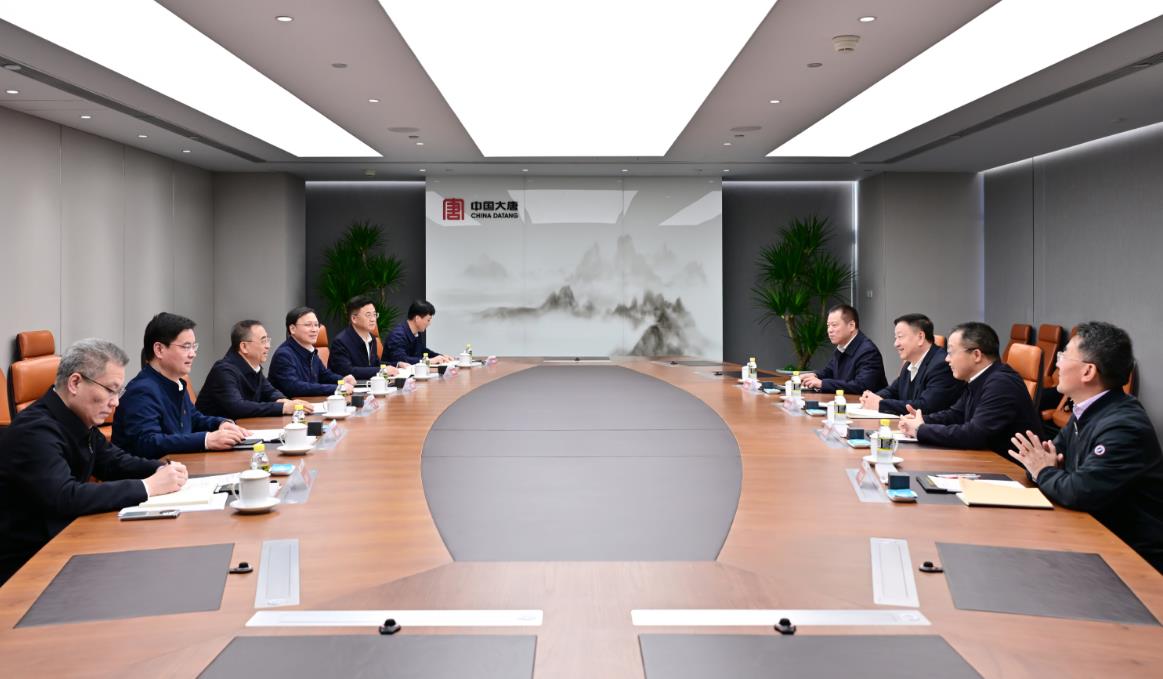 中國(guó)大唐董事長(zhǎng)鄒磊、總經(jīng)理張傳江與中廣核董事長(zhǎng)楊長(zhǎng)利、總經(jīng)理高立剛會(huì)談