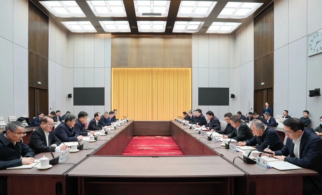 華電集團(tuán)董事長江毅、總經(jīng)理葉向東與國家電網(wǎng)董事長張智剛、總經(jīng)理龐驍剛舉行會談
