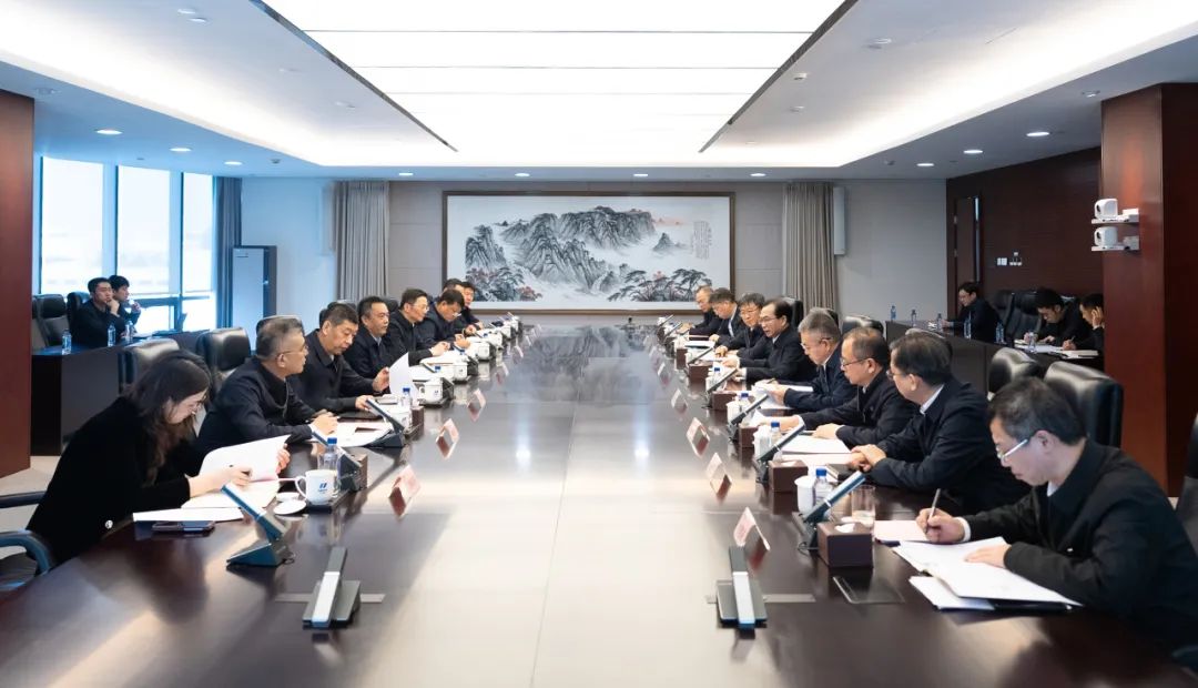 華電集團董事長江毅、總經(jīng)理葉向東與哈電集團董事長曹志安、總經(jīng)理黃偉舉行會談