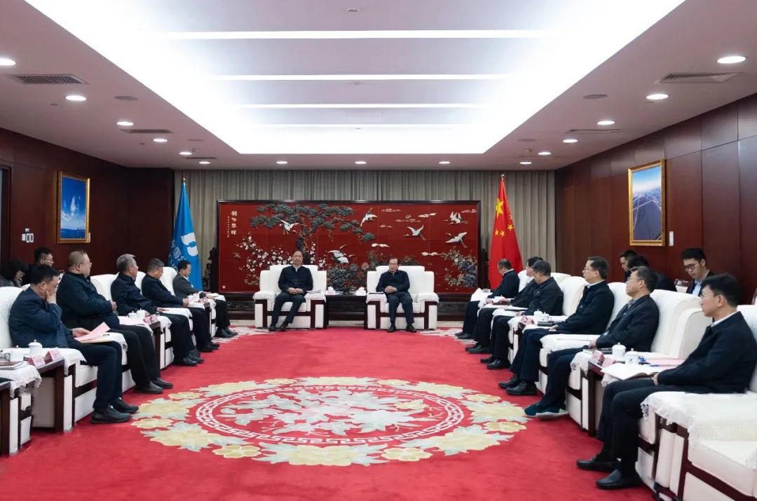江毅與山西省委常委、常務(wù)副省長(zhǎng)盧東亮舉行會(huì)談